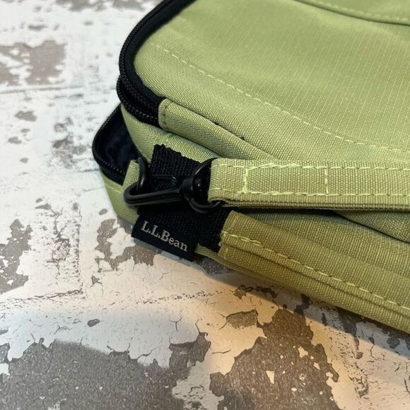 L.L. Bean | green travel wallet with strap - Picture 4 of 10